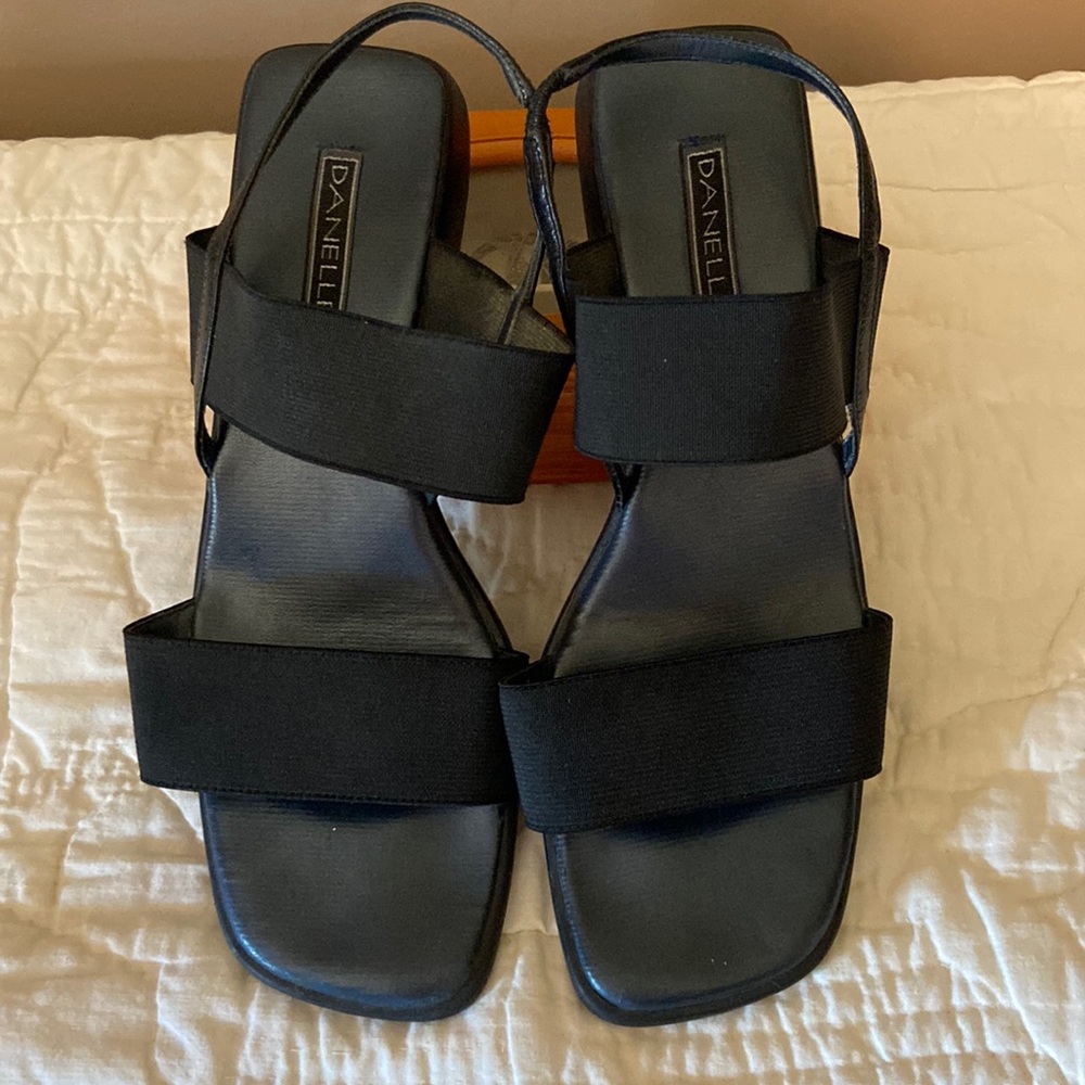 Black Heeled Stretch Strap Women’s Sandals Excellent Used Condition size 8